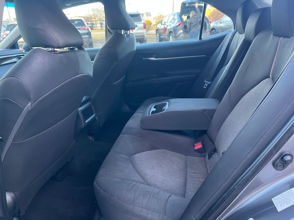 Used 2018 Toyota Camry LE image 23