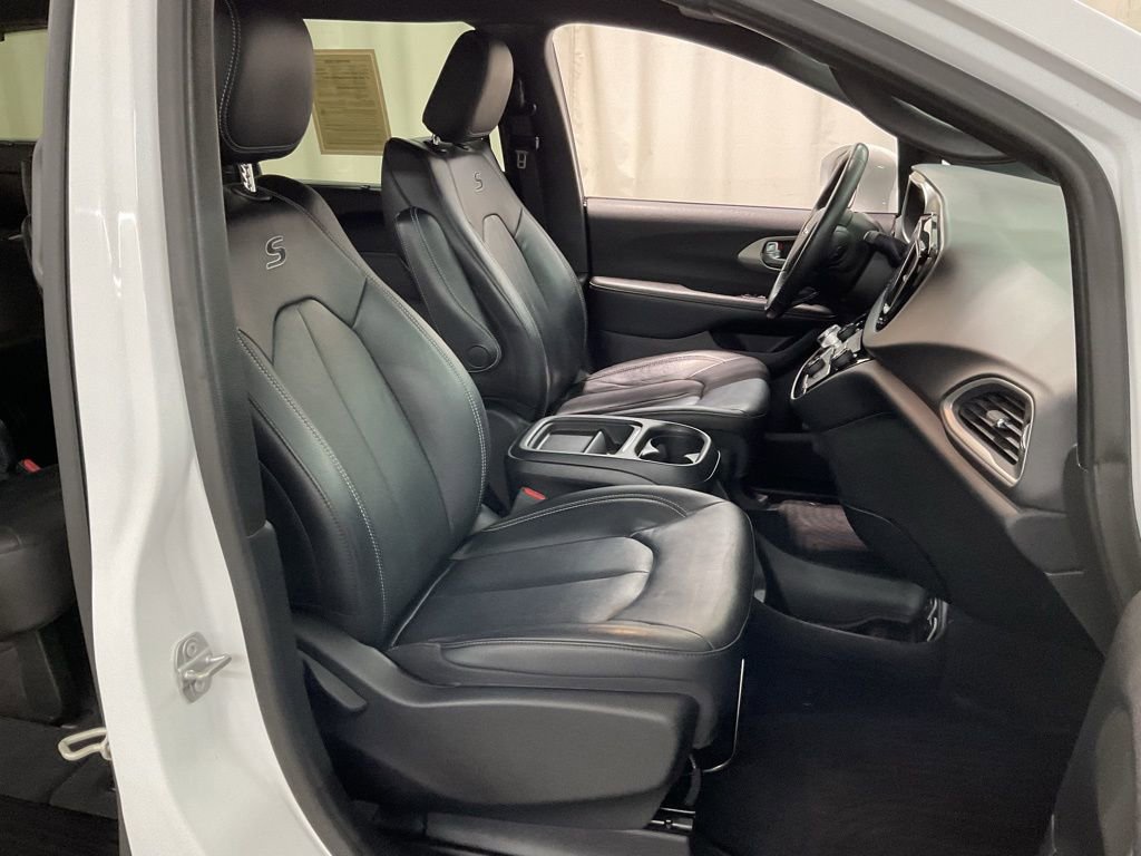 Used 2020 Chrysler Pacifica Touring-L w/ Advanced Safetytec Group AWD/4WD image 27
