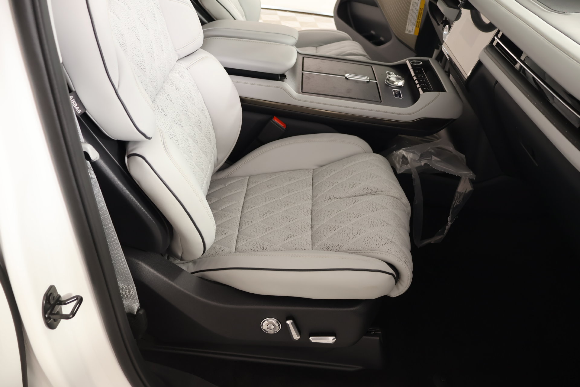 New 2027 Lincoln Navigator L Black Label AWD/4WD image 14