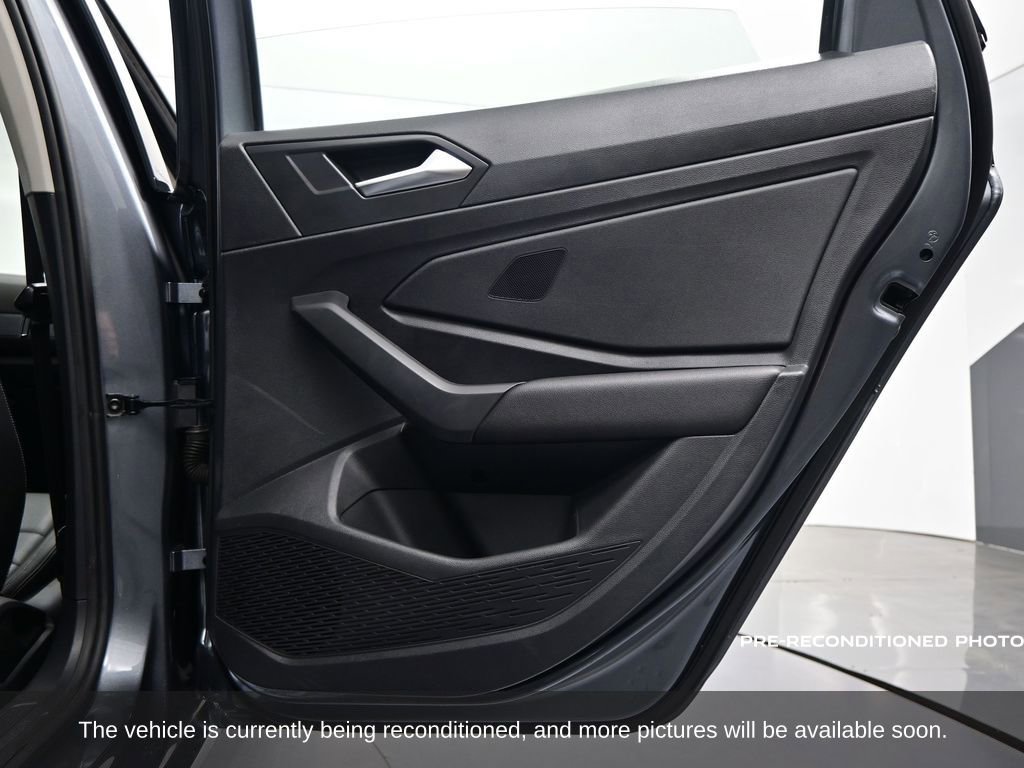 Used 2022 Volkswagen Jetta SE image 32