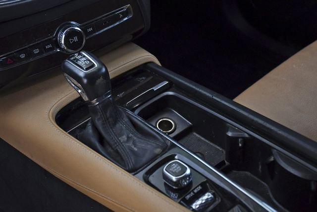 Used 2018 Volvo XC90 T5 Momentum w/ Convenience Package FWD image 12
