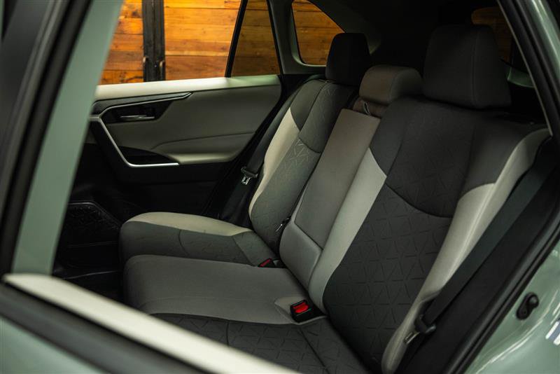 Used 2021 Toyota RAV4 XLE FWD image 10
