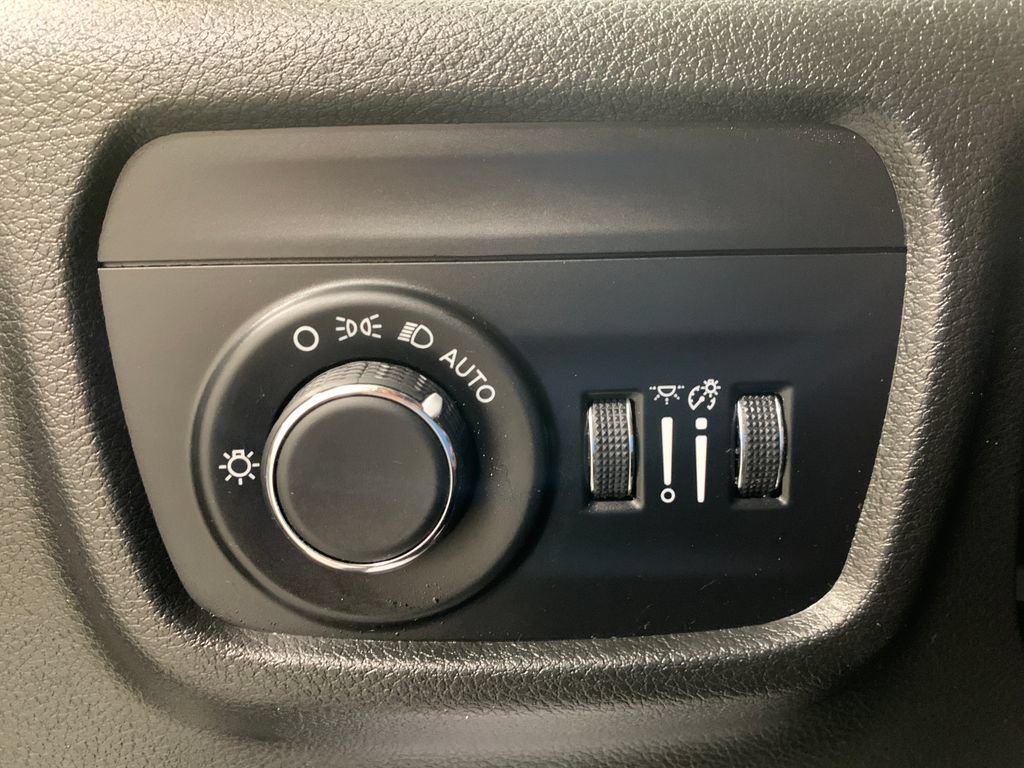 Used 2023 Jeep Grand Cherokee L Altitude AWD/4WD image 14