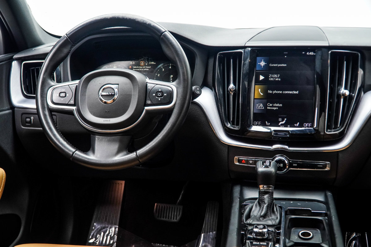 Used 2020 Volvo XC60 T5 Momentum w/ Protection Package Premier AWD/4WD image 18