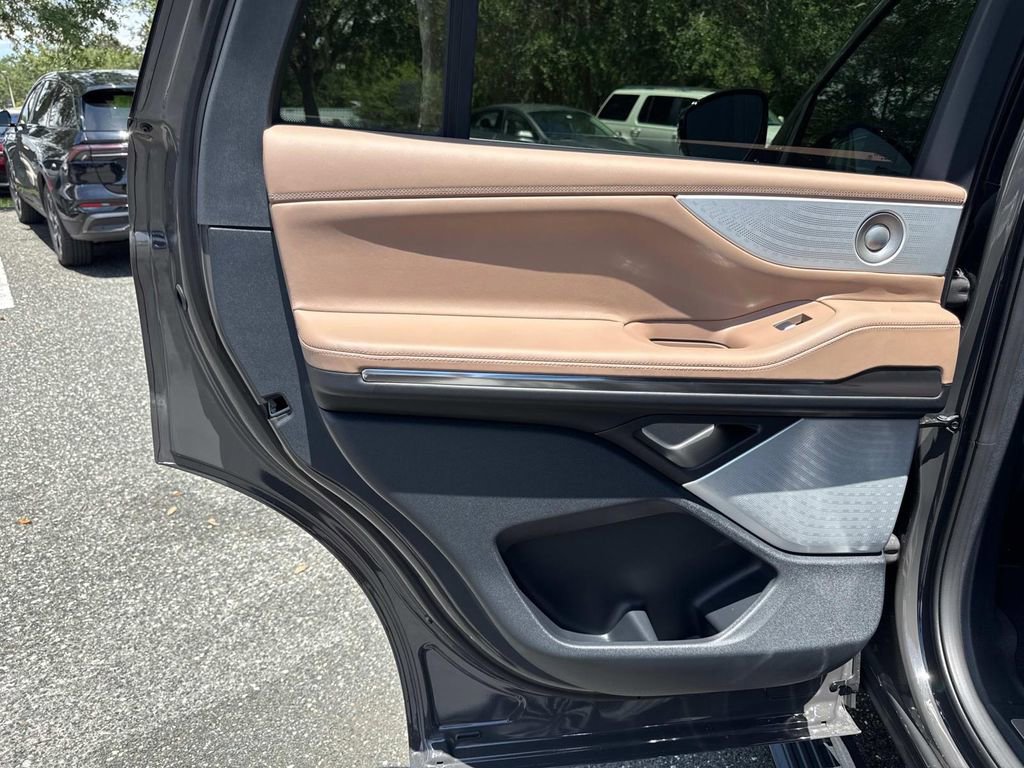 New 2025 Lincoln Navigator Black Label image 13