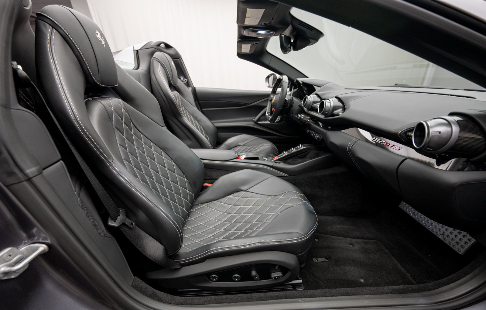 Used 2022 Ferrari 812 GTS RWD image 22