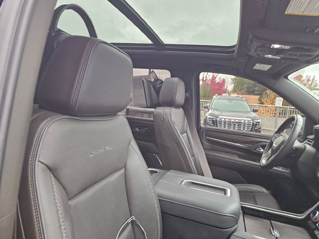 Used 2024 GMC Yukon Denali w/ Denali Reserve Package AWD/4WD image 11