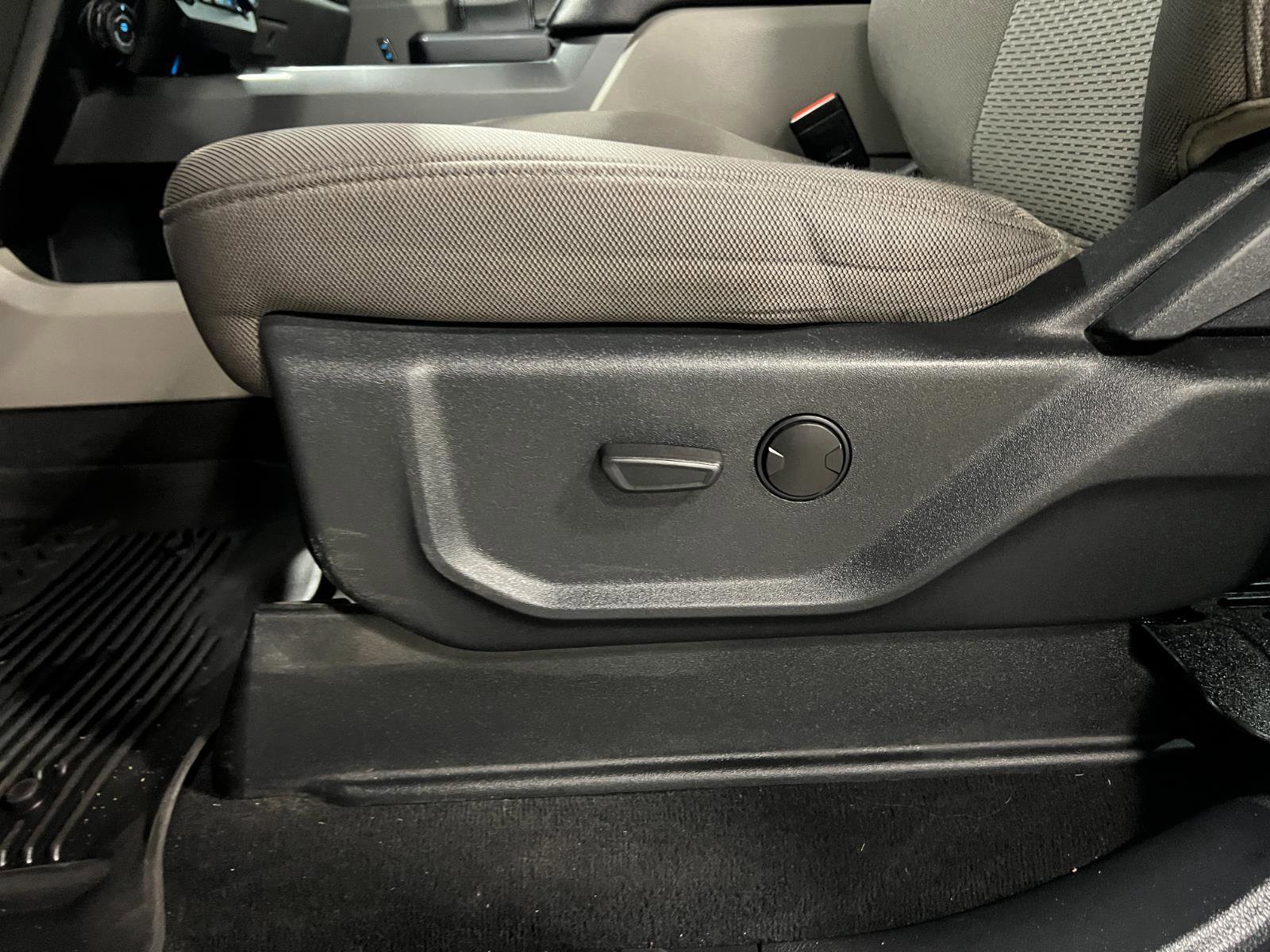 Used 2022 Ford F450 XLT w/ XLT Premium Package image 24