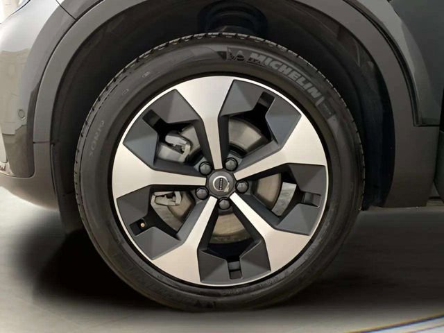 Used 2025 Volvo XC40 B5 Plus image 99