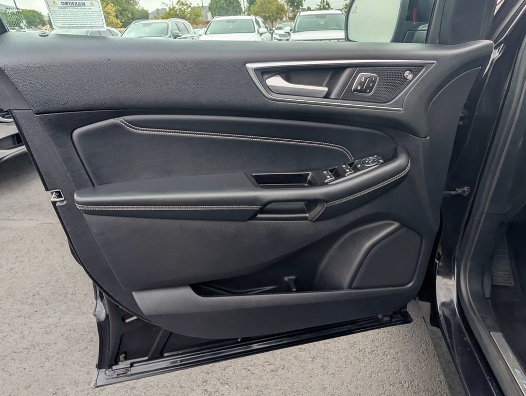 Used 2019 Ford Edge Titanium w/ Equipment Group 301A FWD image 21
