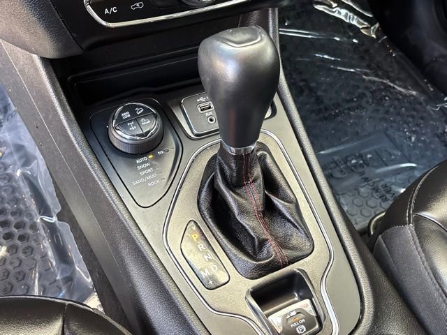 Used 2020 Jeep Cherokee Trailhawk w/ Comfort/Convenience Group image 22