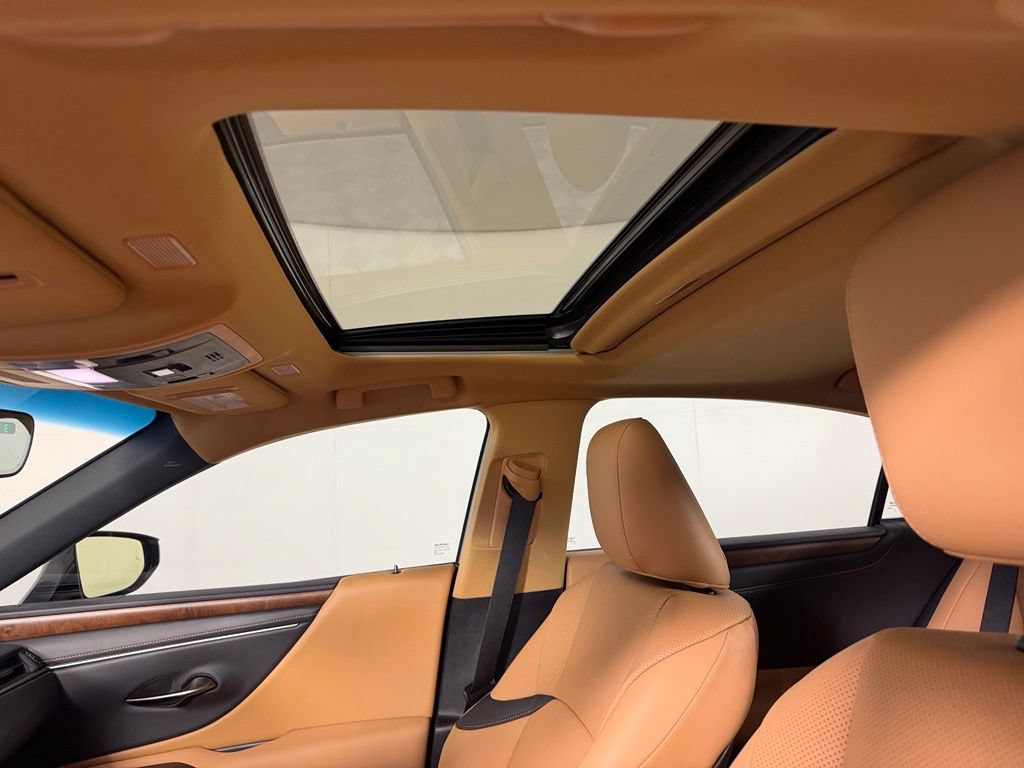 Used 2025 Lexus ES 300h w/ Premium Package FWD image 17