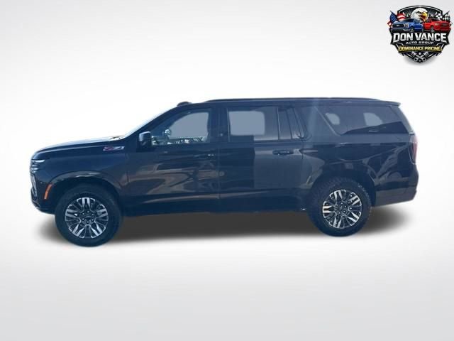 Used 2025 Chevrolet Suburban Z71 image 2