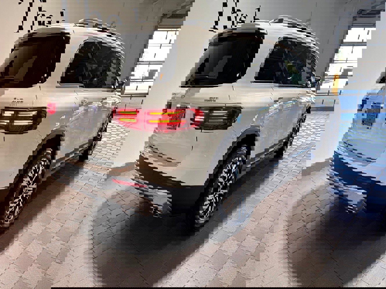 New 2025 Mercedes-Benz GLB 250 4MATIC image 4