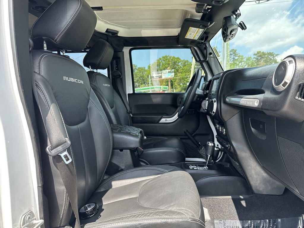 Used 2015 Jeep Wrangler Unlimited Rubicon image 20