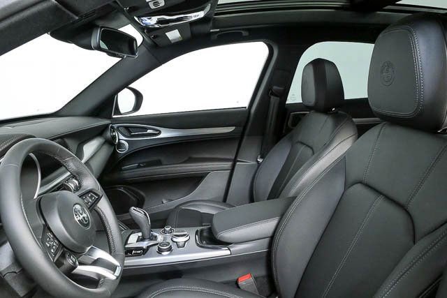 New 2026 Alfa Romeo Stelvio Sprint image 2