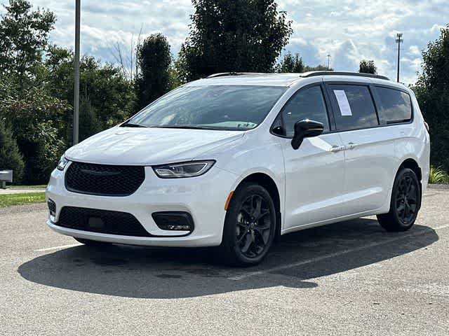 Used 2026 Chrysler Pacifica Select w/ S Appearance Package