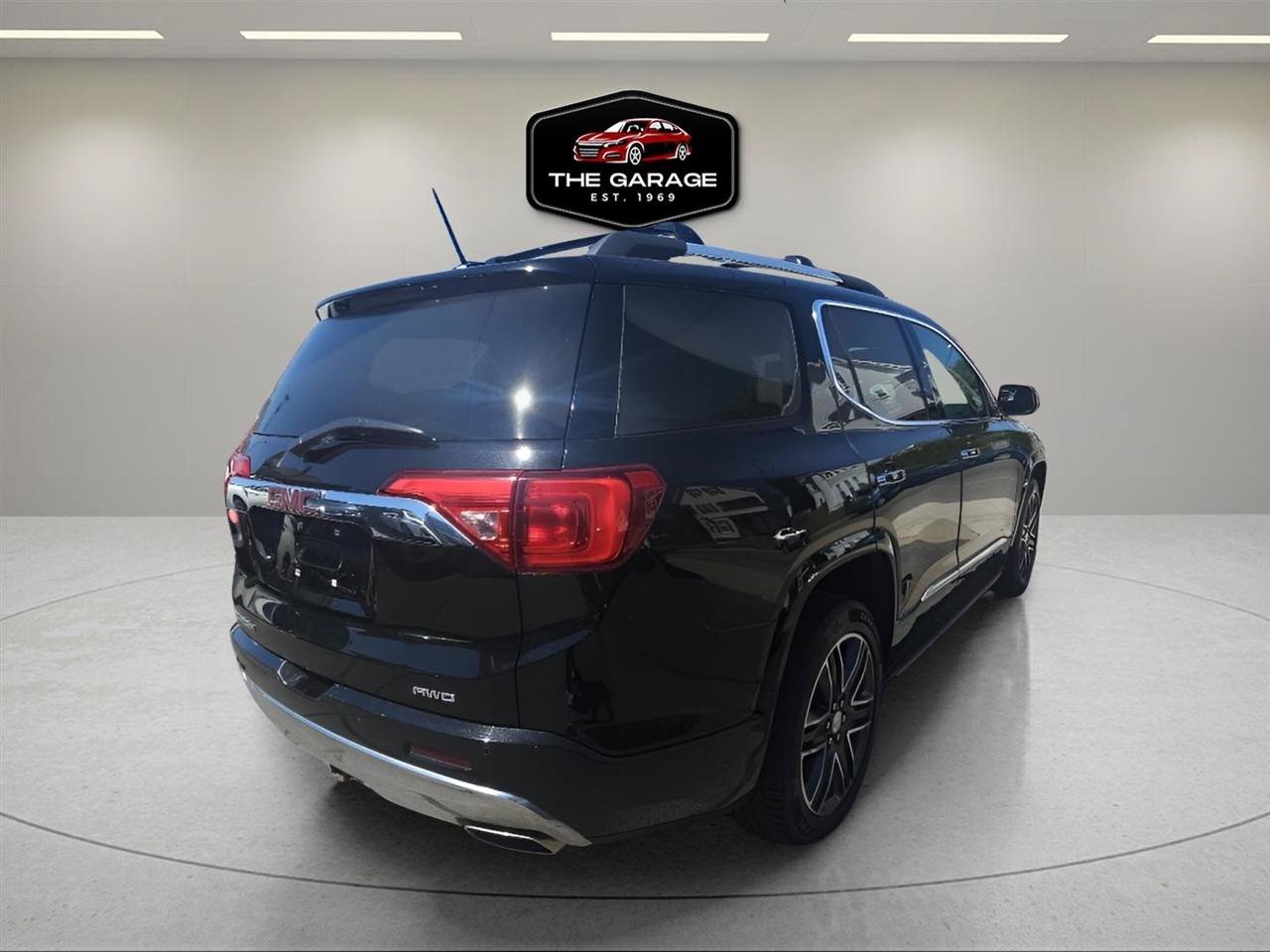 Used 2017 GMC Acadia Denali w/ Technology Package AWD/4WD image 6