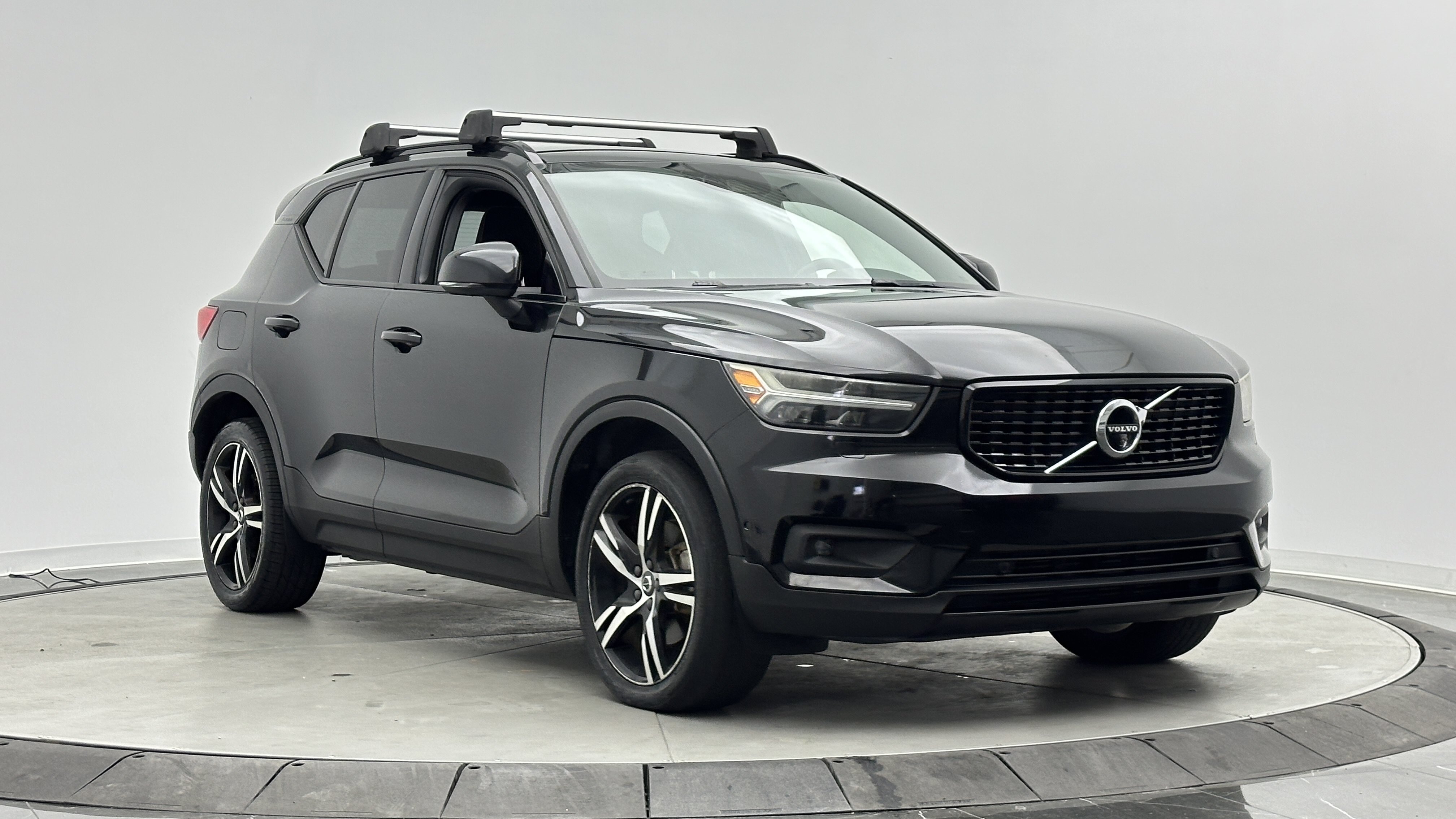 Used 2019 Volvo XC40 T5 R-Design AWD/4WD image 3
