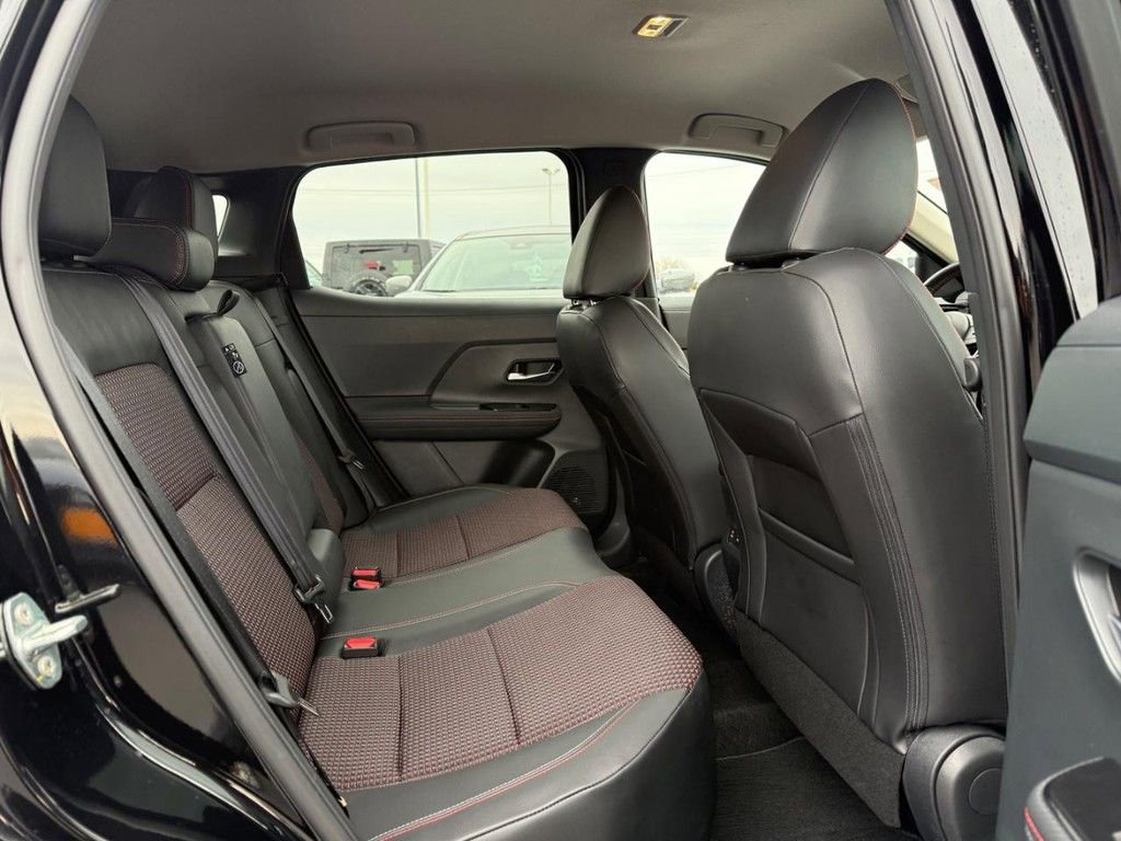 Used 2025 Nissan Kicks SR image 9