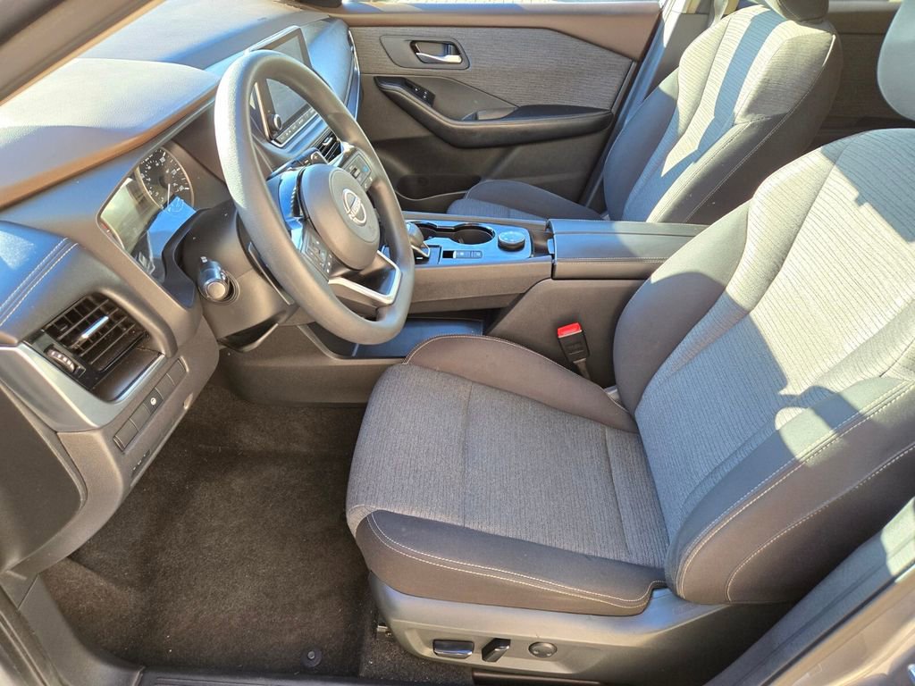 Used 2022 Nissan Rogue SV image 6