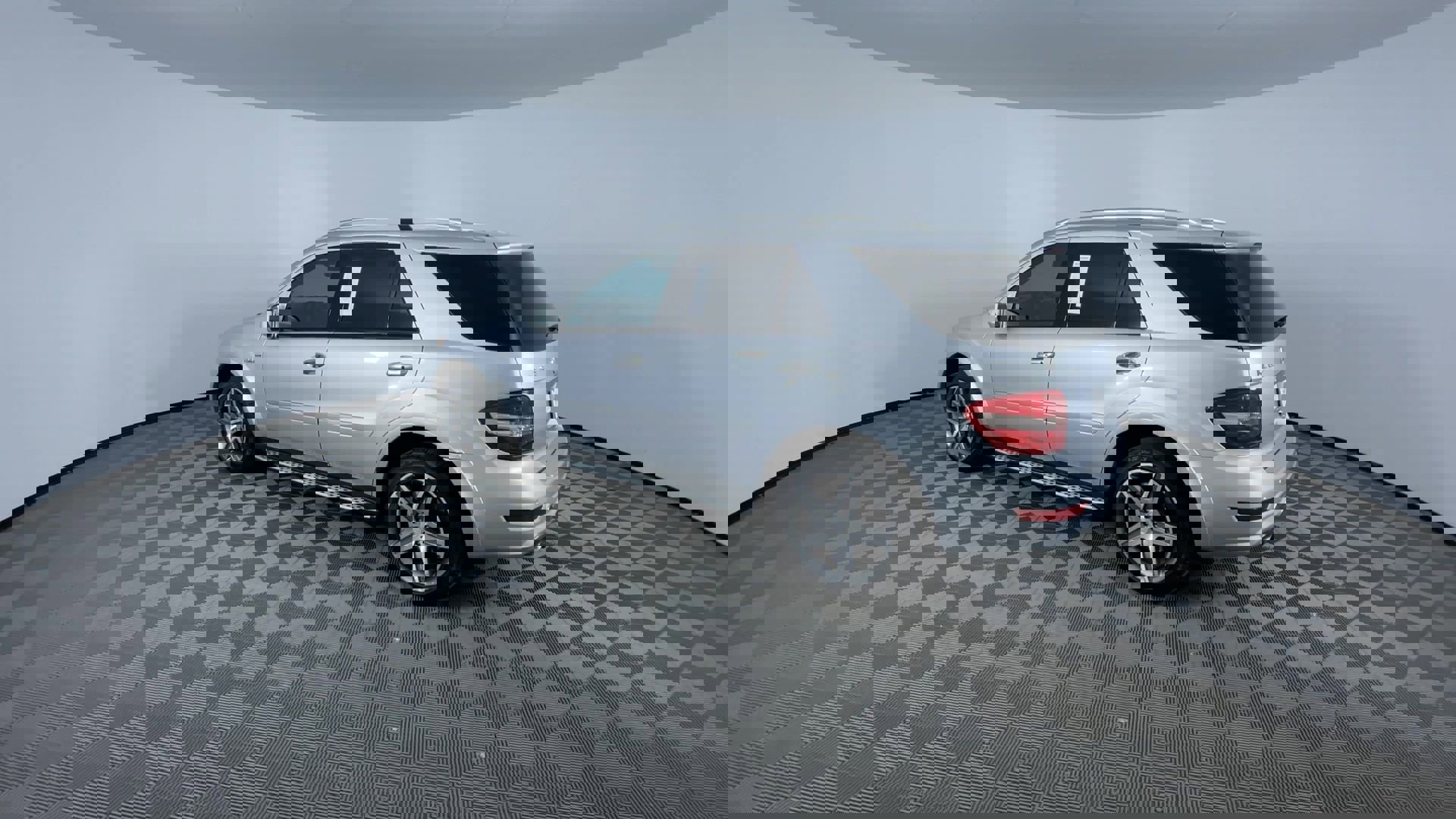 Used 2009 Mercedes-Benz ML 63 AMG 4MATIC image 7