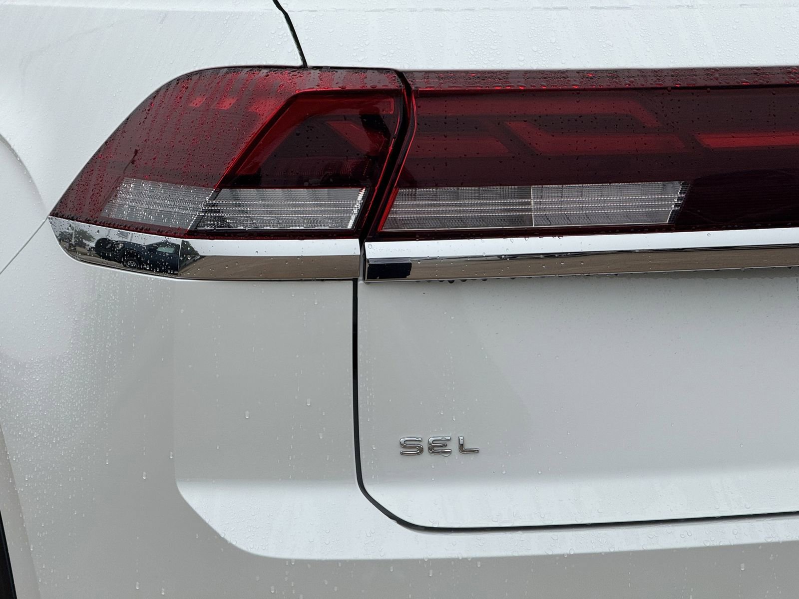 Used 2024 Volkswagen Atlas Cross Sport SEL R-Line AWD/4WD image 12