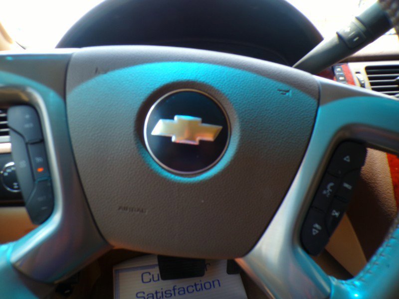 Used 2010 Chevrolet Suburban LTZ image 7