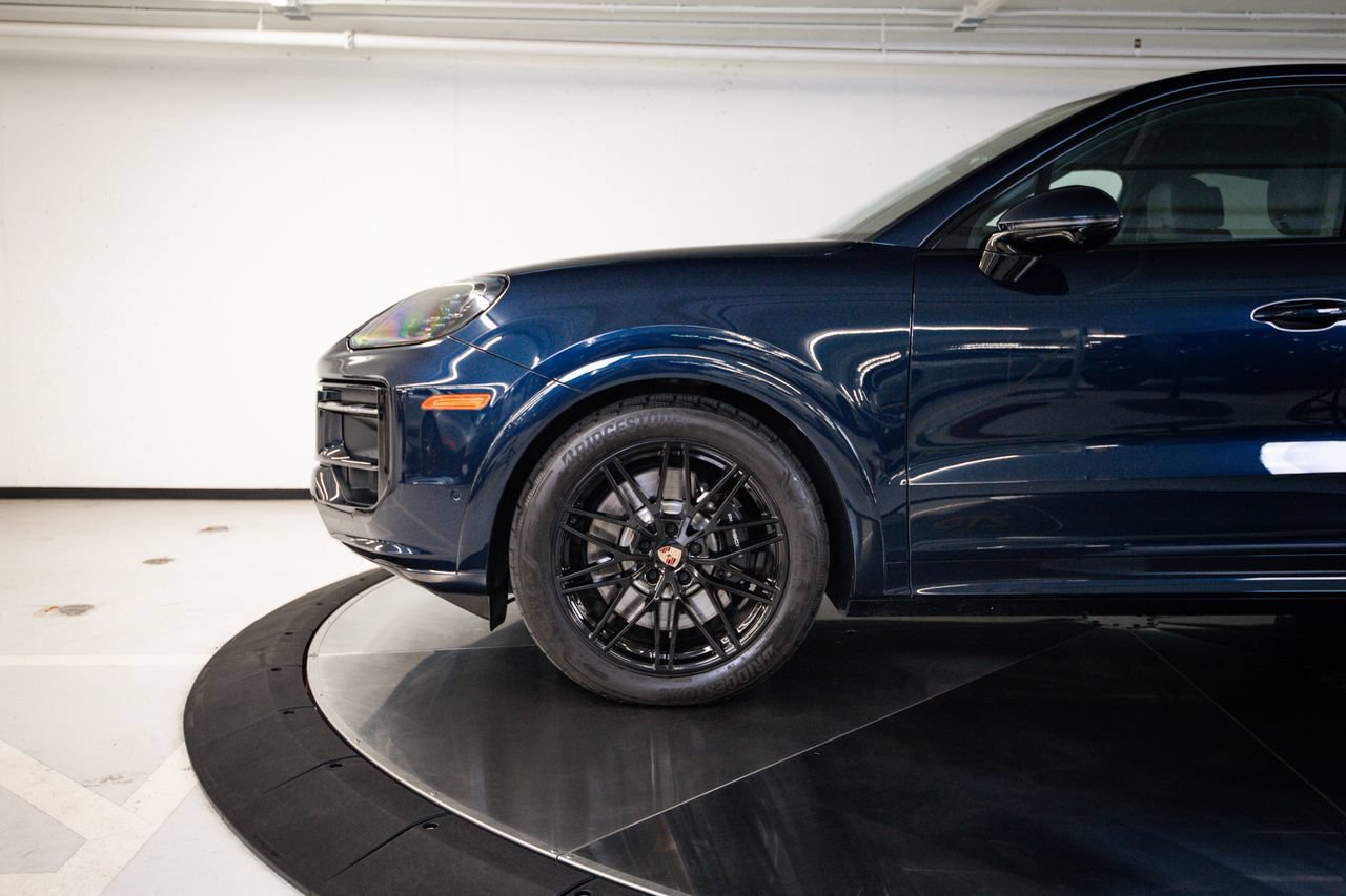 Certified 2025 Porsche Cayenne GTS AWD/4WD image 11