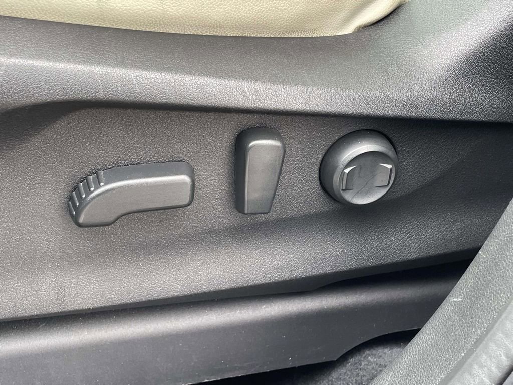 Used 2019 Subaru Ascent Limited image 9