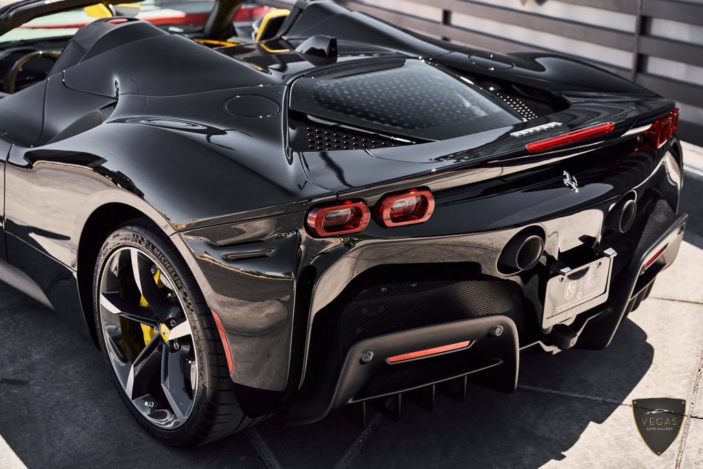 Used 2024 Ferrari SF90 Spider AWD/4WD image 8