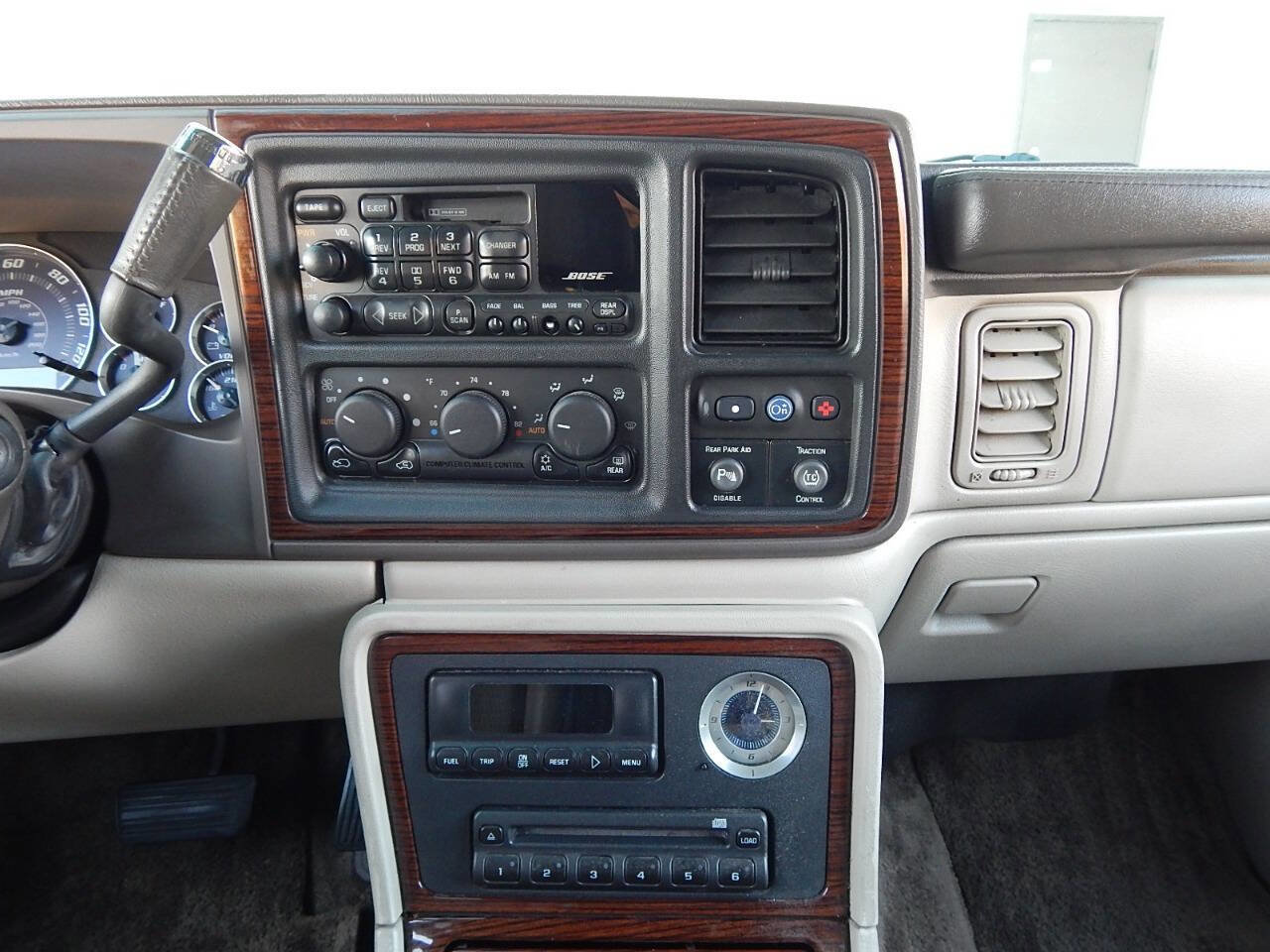 Used 2002 Cadillac Escalade 2WD image 17