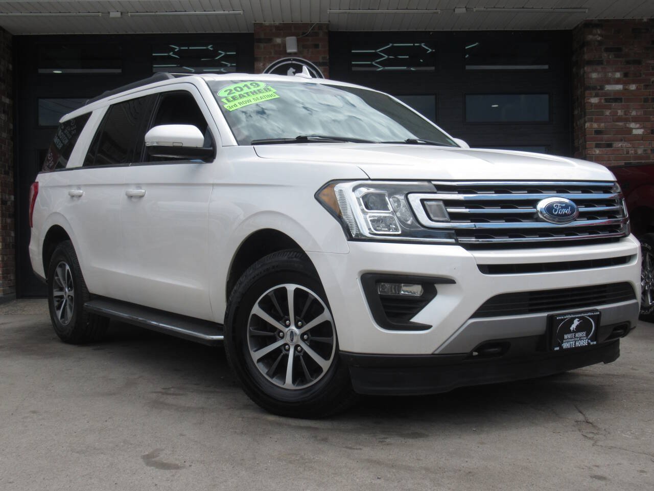 Used 2019 Ford Expedition XLT w/ Equipment Group 202A AWD/4WD image 2