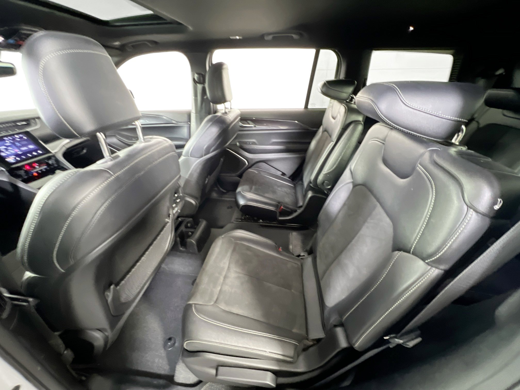 Used 2023 Jeep Grand Cherokee L Laredo AWD/4WD image 24