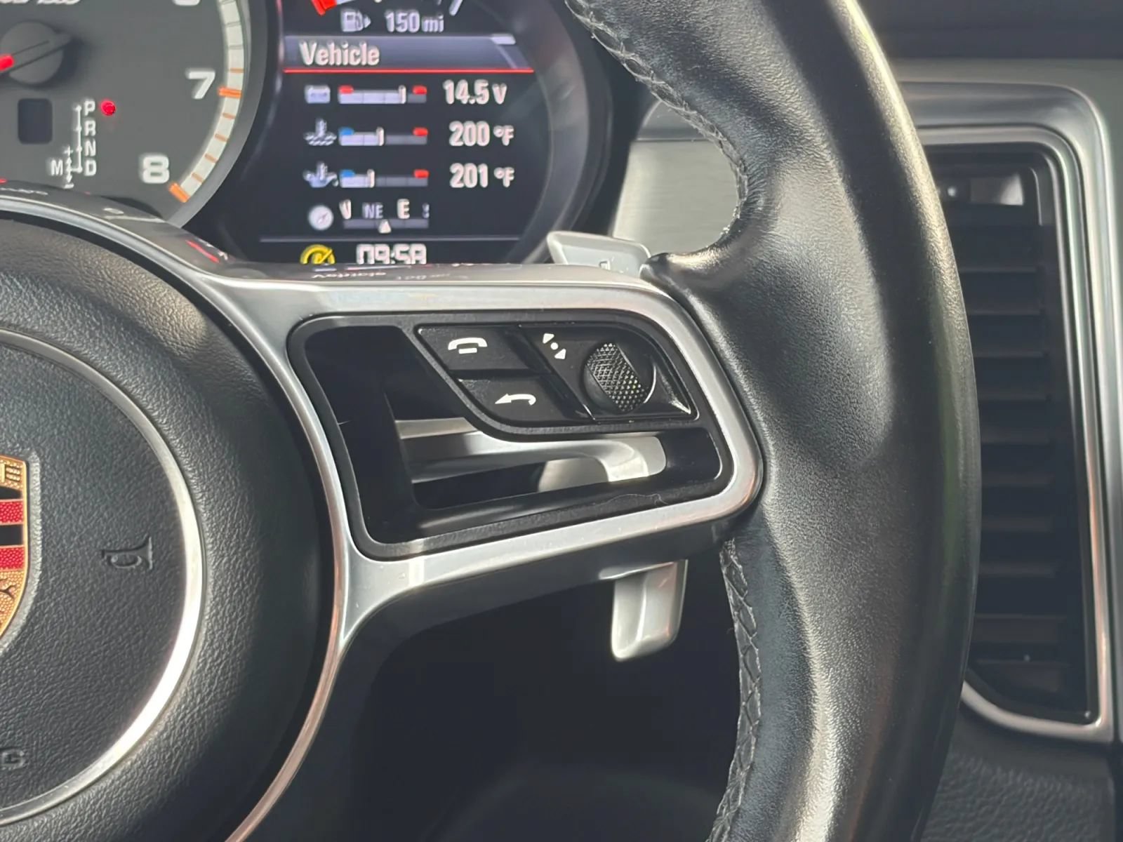 Used 2017 Porsche Macan Turbo AWD/4WD image 31