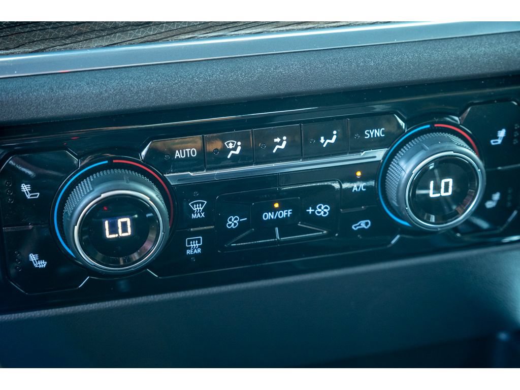 Used 2024 Chevrolet Silverado 1500 LT Trail Boss w/ Convenience Package II AWD/4WD image 27