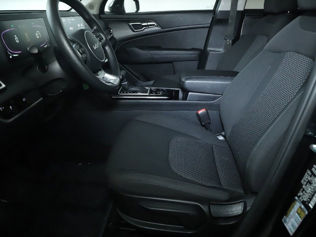 Used 2025 Kia Sportage LX AWD/4WD image 18