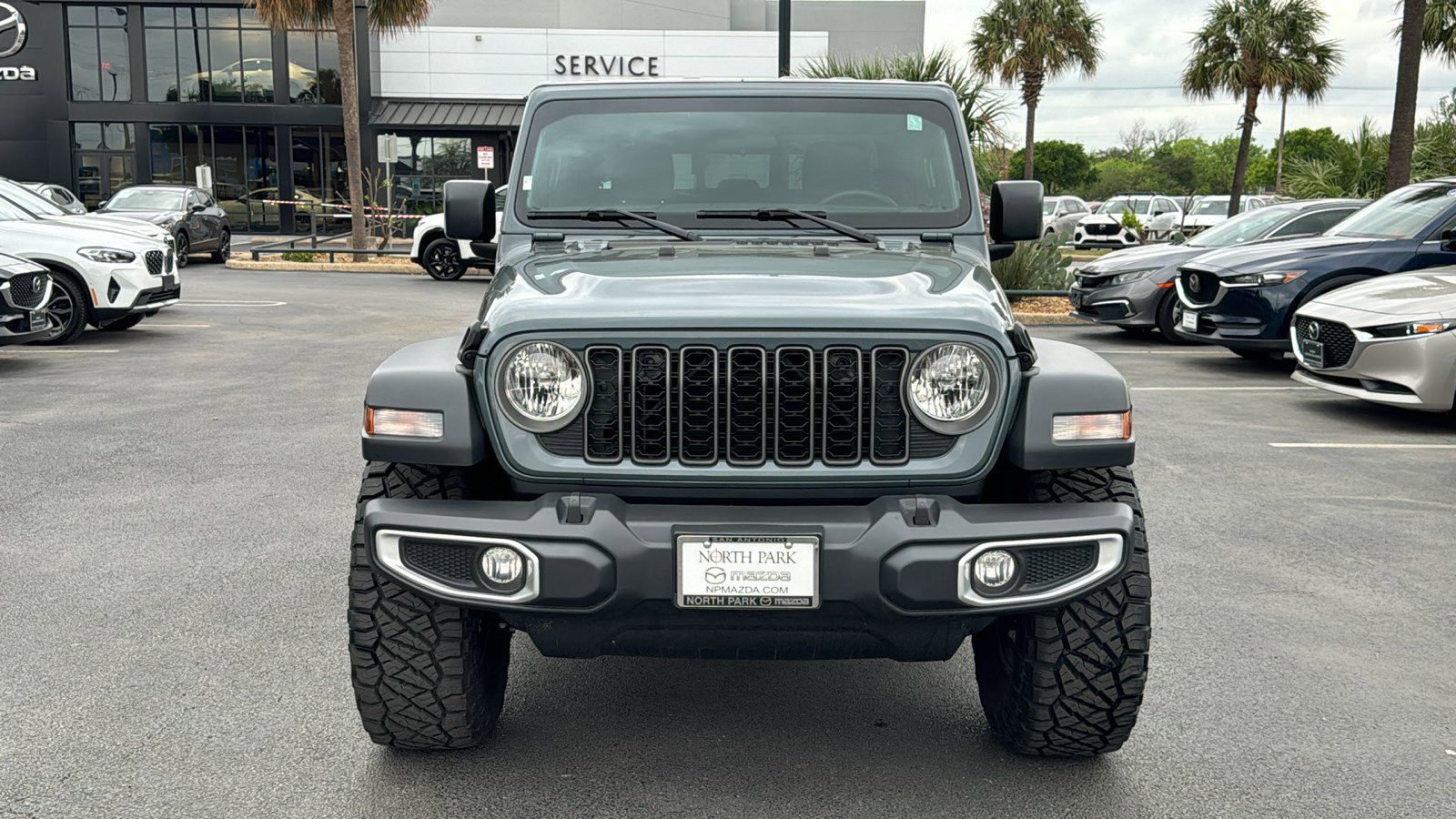 Used 2025 Jeep Gladiator Sport image 3