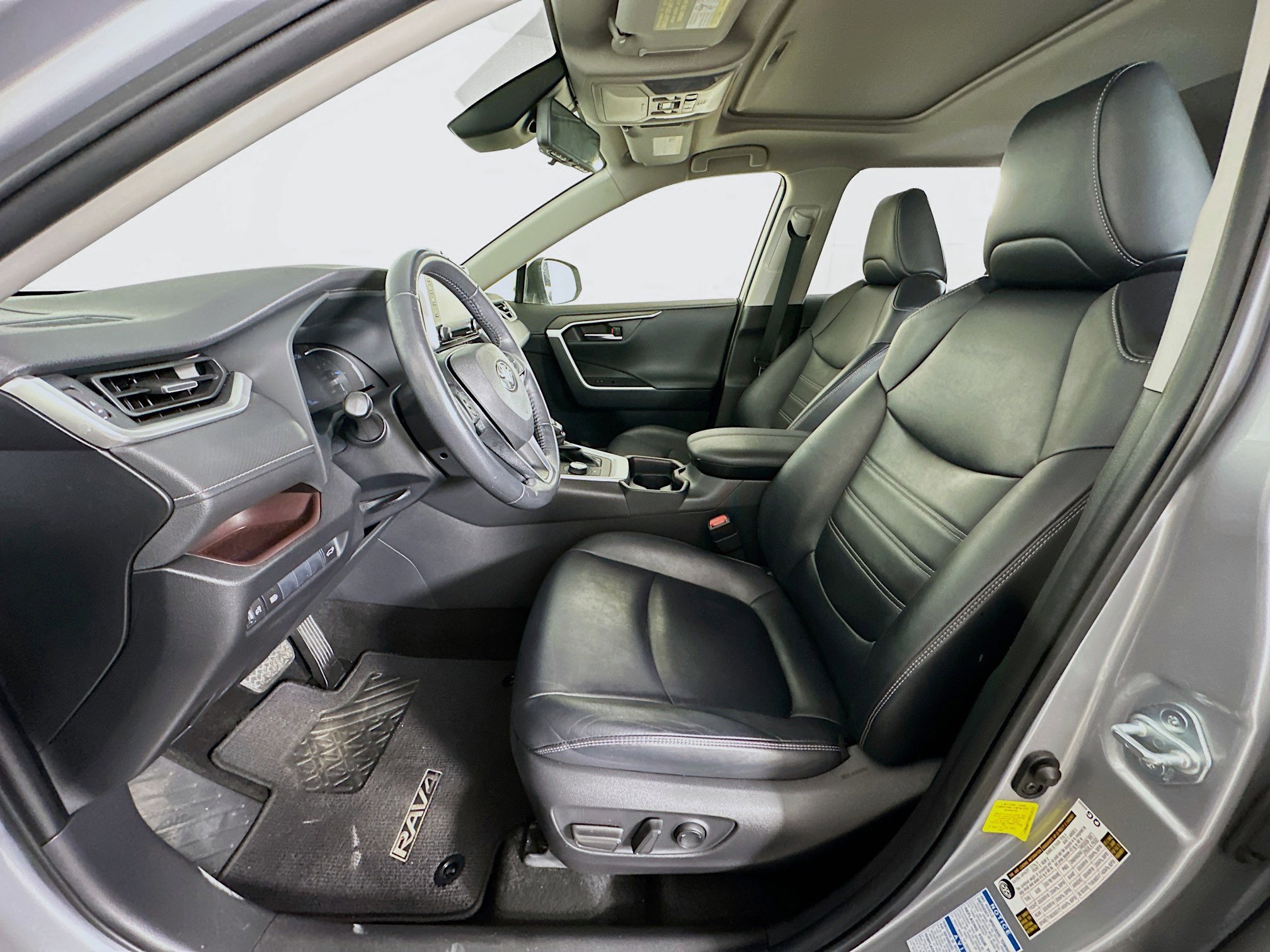 Used 2019 Toyota RAV4 Limited image 13