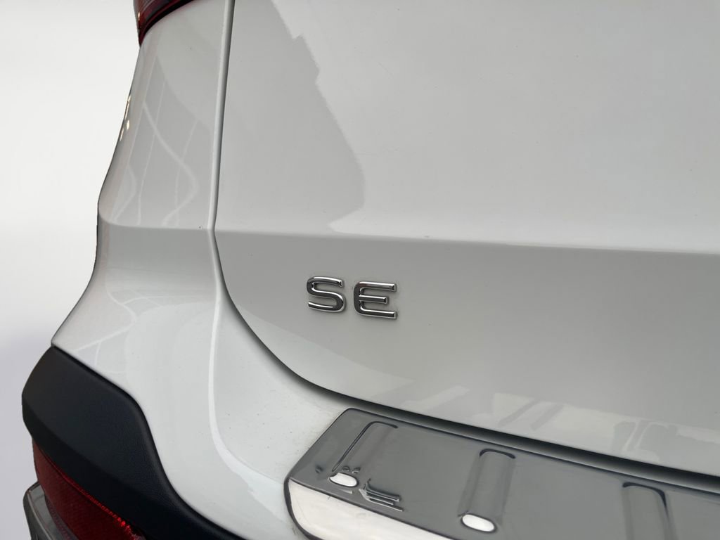 Used 2023 Volkswagen Taos SE w/ Black Wheel Package image 16