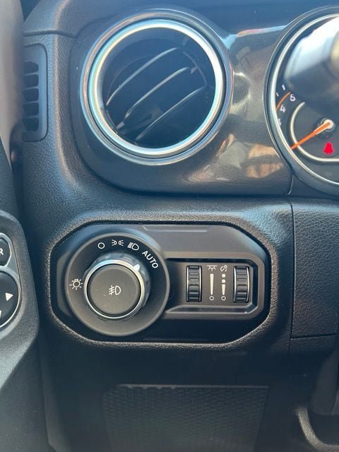 Certified 2021 Jeep Wrangler Unlimited Sahara AWD/4WD image 13