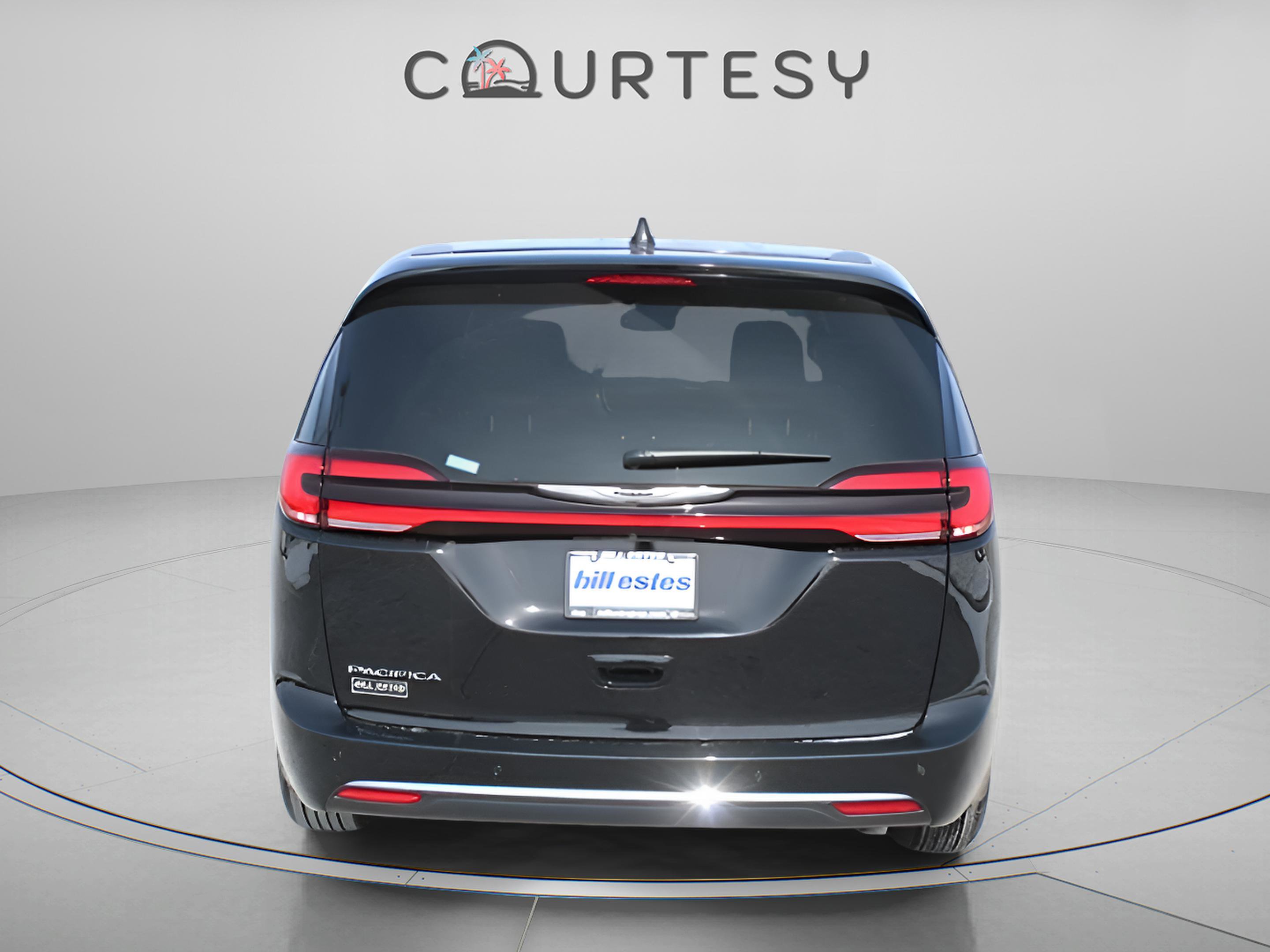 New 2025 Chrysler Pacifica Select w/ Uconnect Theater Family Group FWD image 4