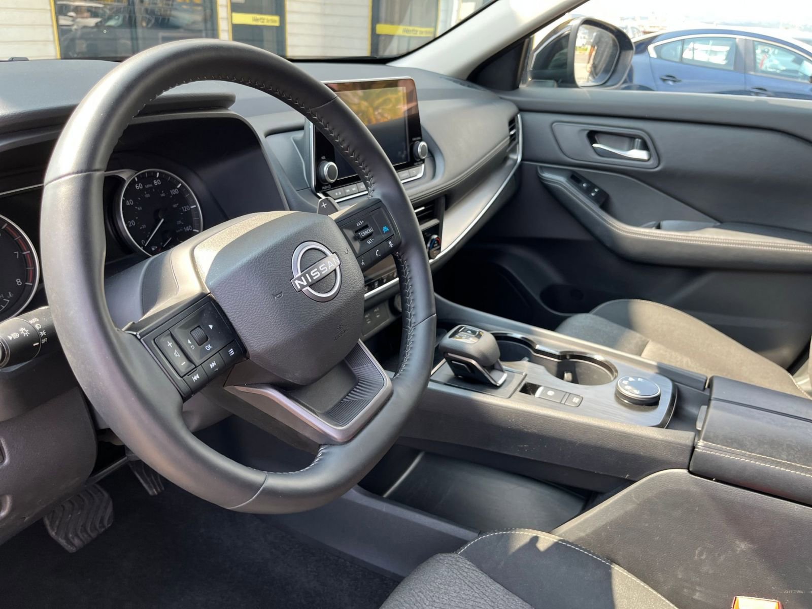 Used 2025 Nissan Rogue SV image 36