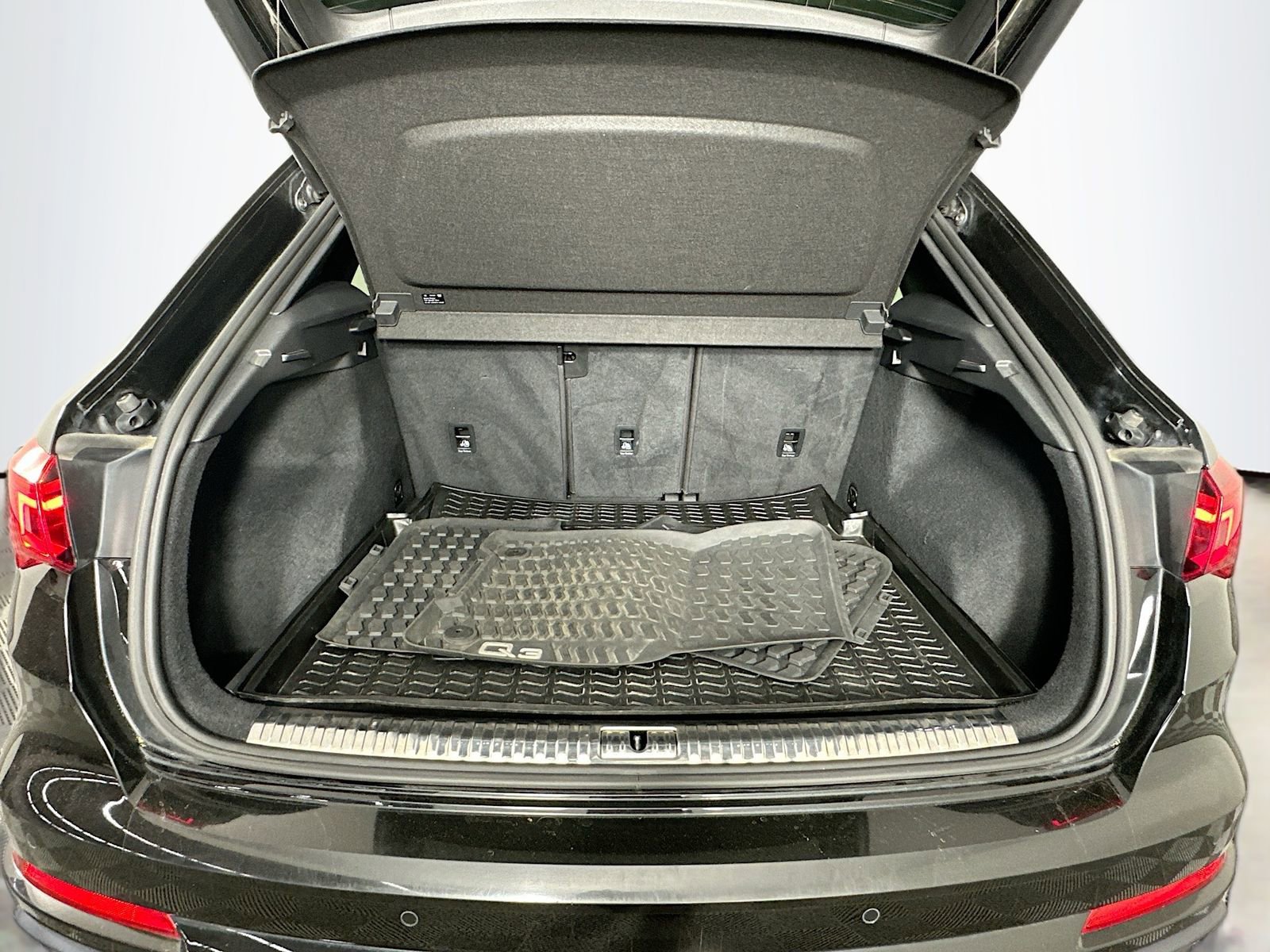 Used 2020 Audi Q3 2.0T Premium w/ Convenience Package image 27