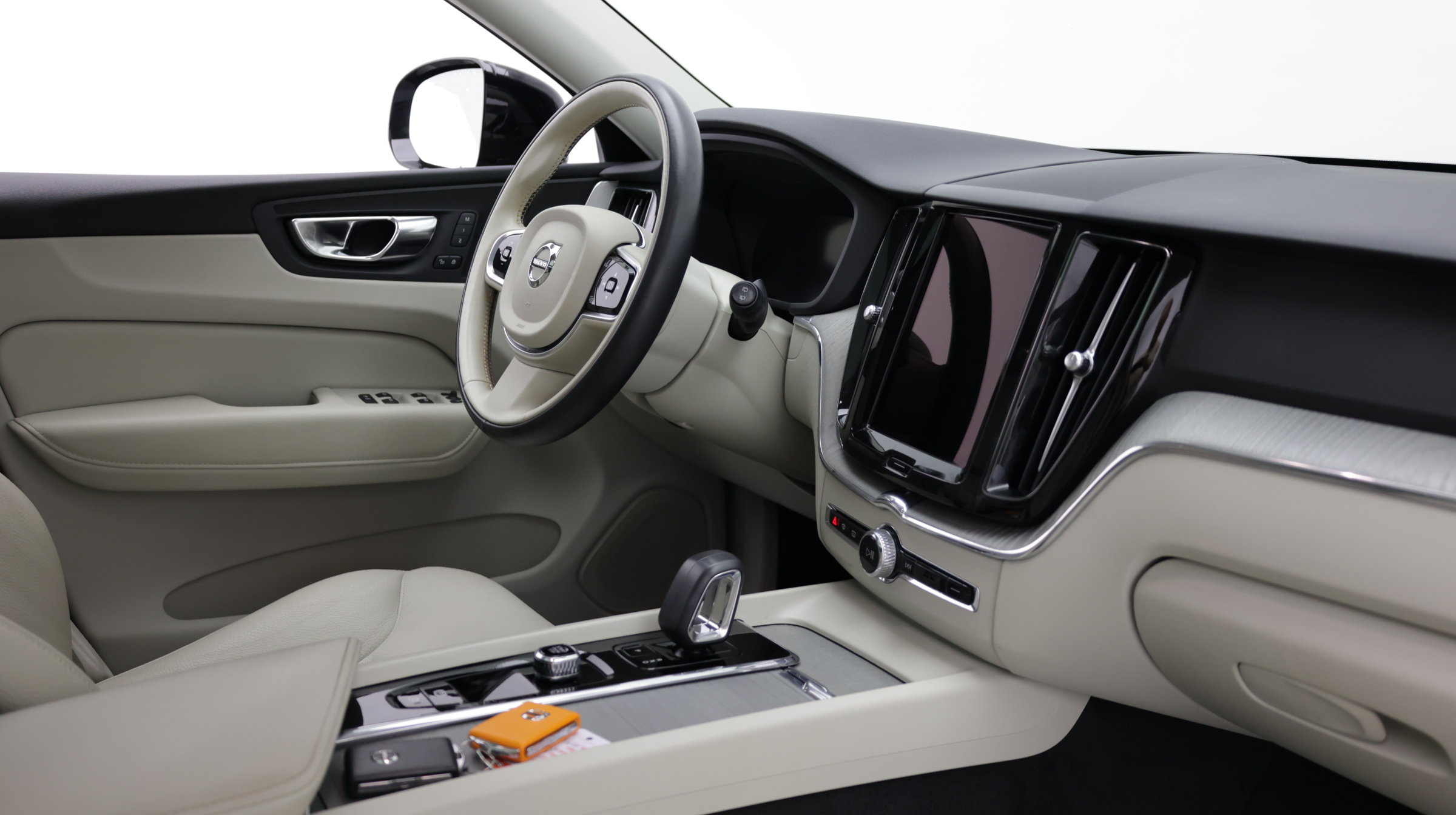 Used 2024 Volvo XC60 B5 Plus AWD/4WD image 34