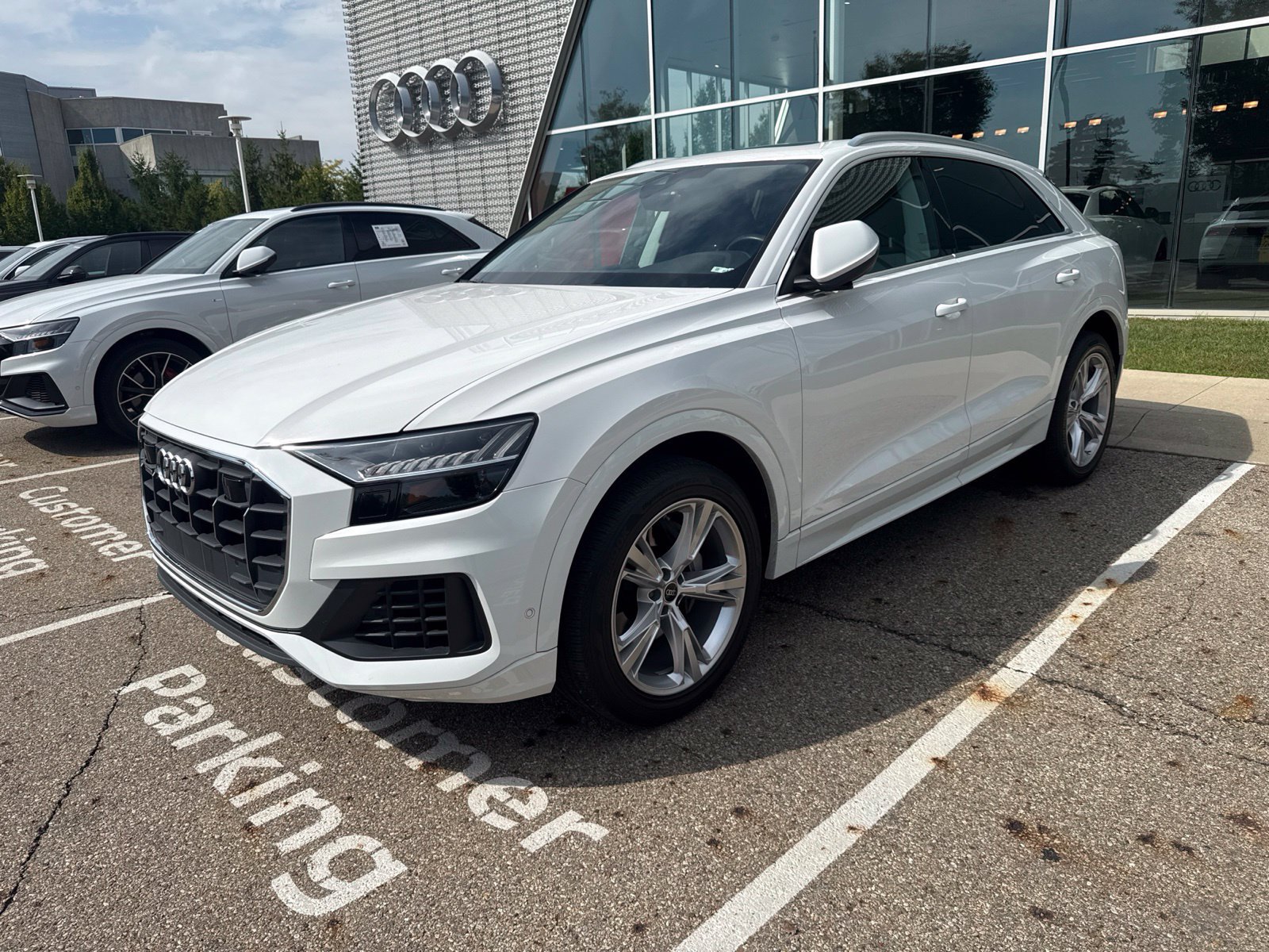 Used 2023 Audi Q8 Premium w/ Convenience Package AWD/4WD image 1