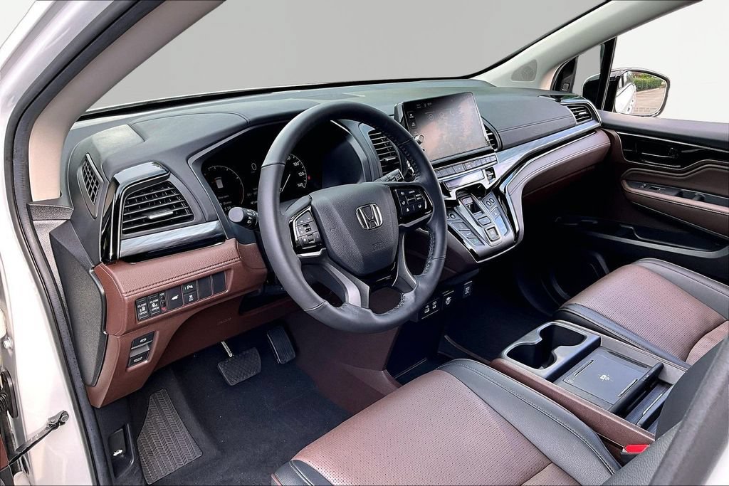 Used 2025 Honda Odyssey Elite image 14