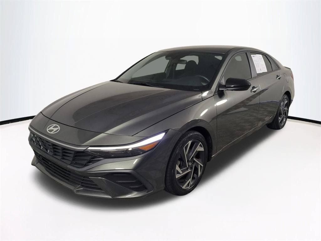 Used 2025 Hyundai Elantra Sport FWD image 9