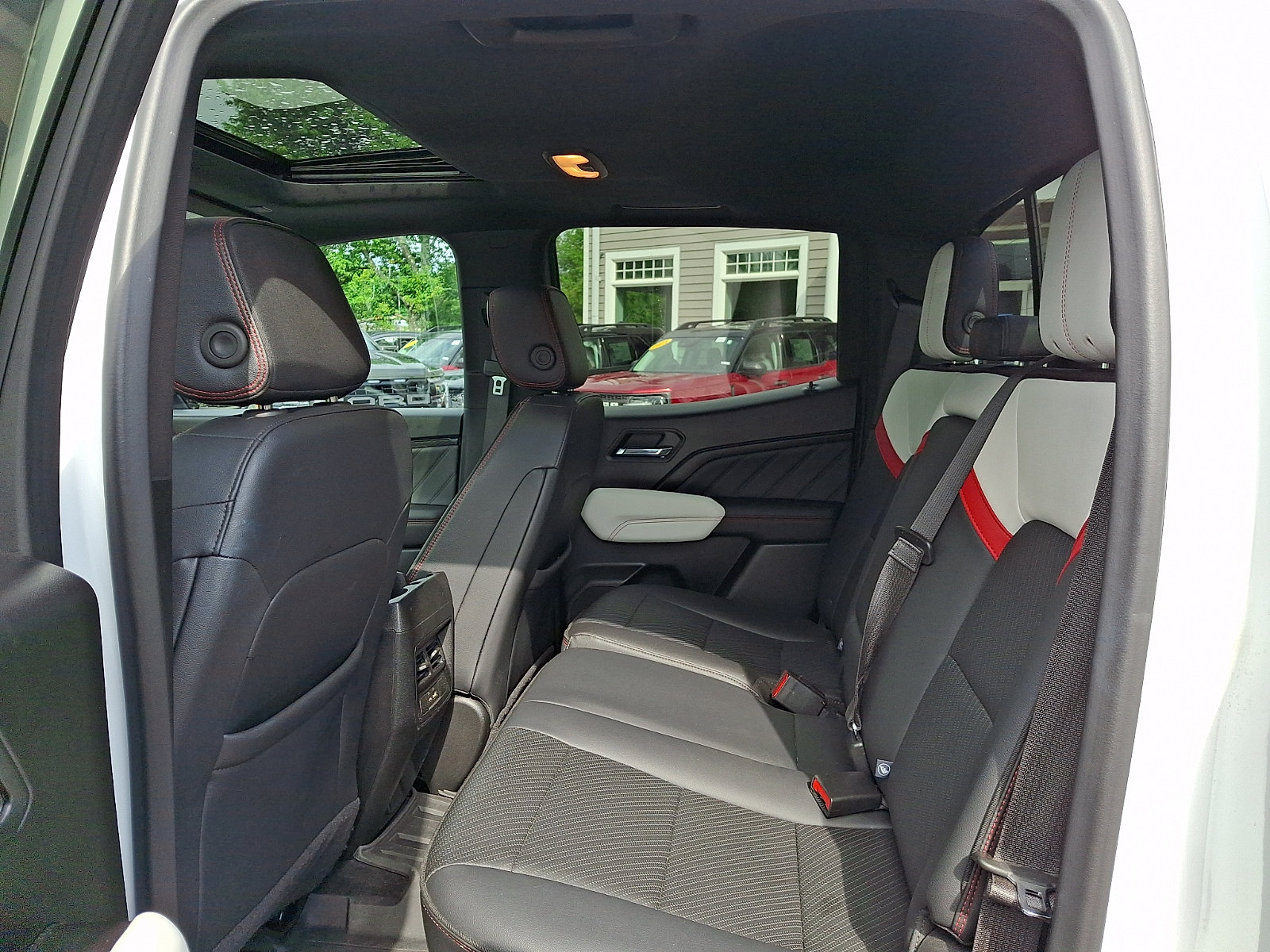 Used 2024 GMC Canyon AT4X AWD/4WD image 11