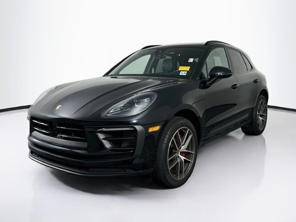 Certified 2024 Porsche Macan S AWD/4WD image 1